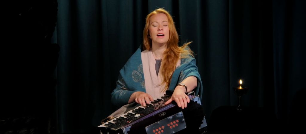 Anouschka kirtan dru Scotland